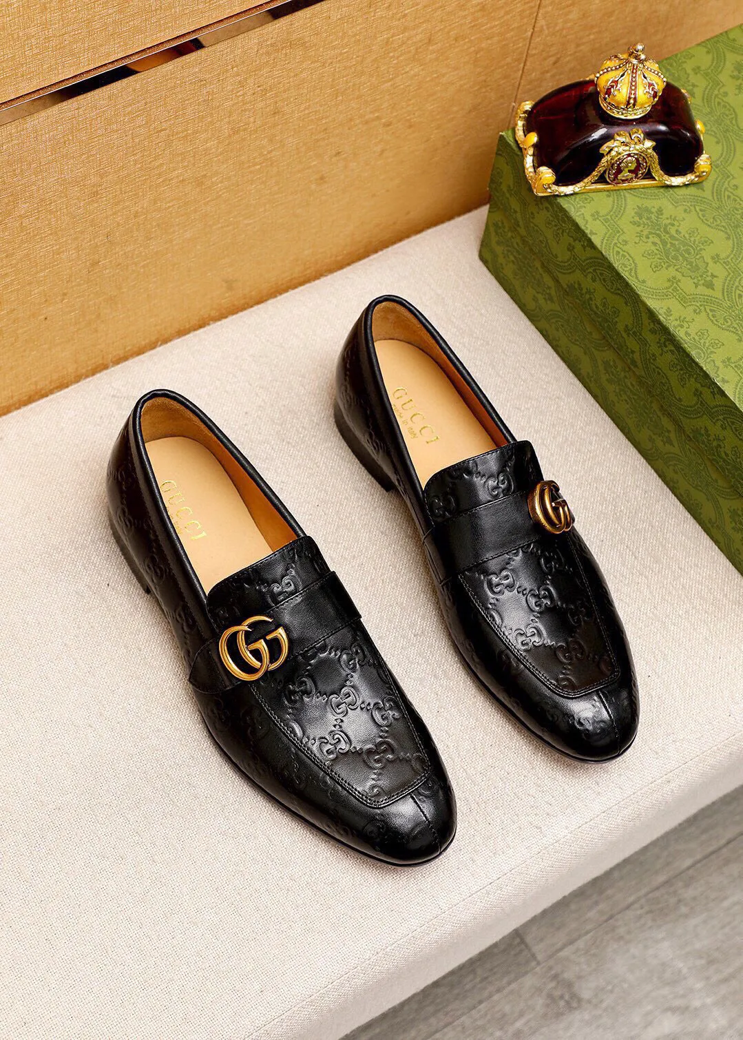 Men's shoes 💰442 💐 Product trademark: GUCCI "Gucci" casual leather shoes Regular size: 38-44 (45.46.47🉑️customized) Product materials: Selected imported first-layer calfskin embossed upper + classic hardware buckle, imported cowhide leather lining. Strong three-dimensional visual effect, original combination outsole Color: 2⃣️colors available